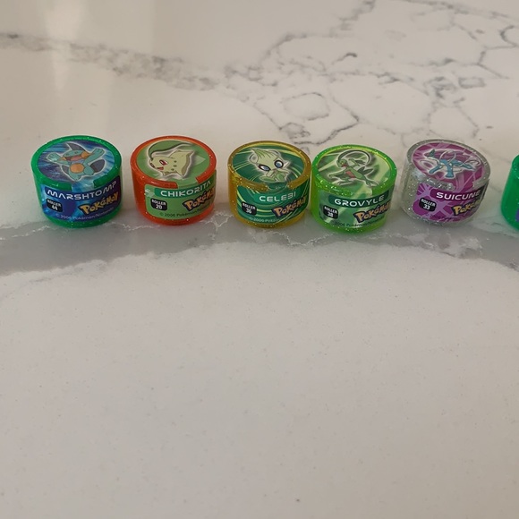 Pokémon rollers and Trading card case - Picture 2 of 4